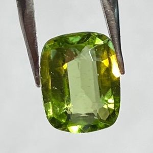 100% Natural Cut gemstone, Peridot 1.7 carats